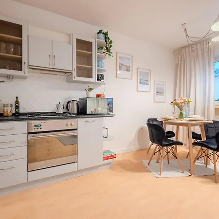 アパート Rezydencja Filmowa- Wygodny Apartament 10 Min Od Lotniska I Centrum
