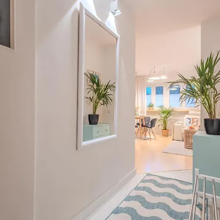Rezydencja Filmowa- Wygodny Apartament 10 Min Od Lotniska I Centrum Апартаменты