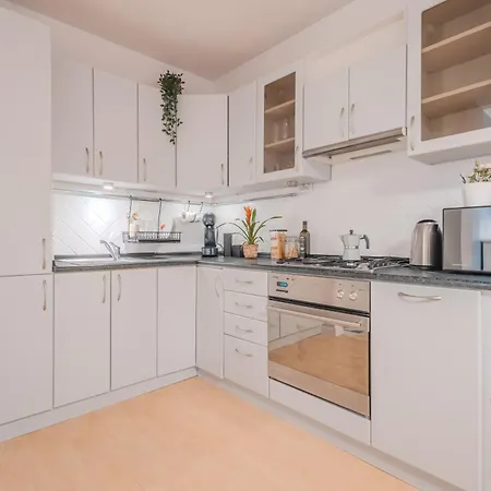 Rezydencja Filmowa- Wygodny Apartament 10 Min Od Lotniska I Centrum *