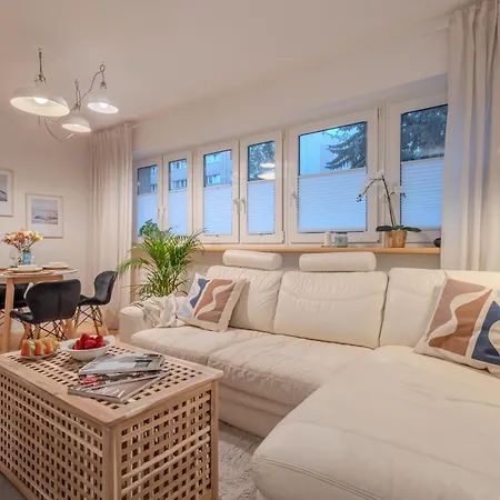 Rezydencja Filmowa- Wygodny Apartament 10 Min Od Lotniska I Centrum Warschau