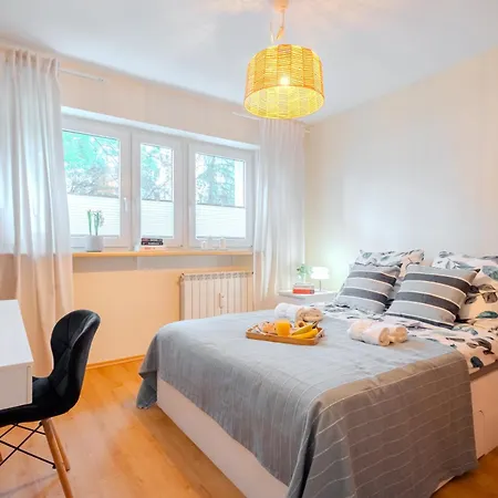 Rezydencja Filmowa- Wygodny Apartament 10 Min Od Lotniska I Centrum شقة